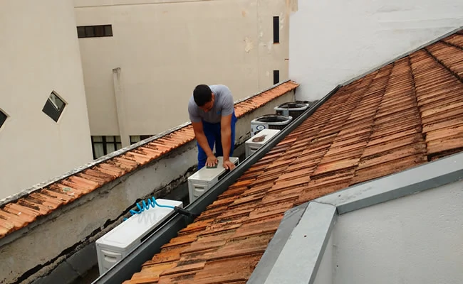 Técnico em manutenção de ar-condicionado em Curitiba